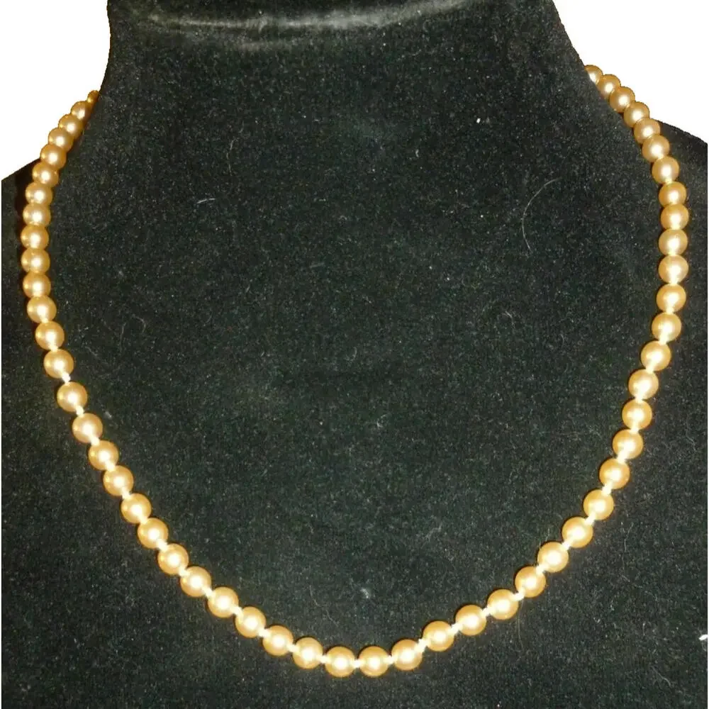 Vintage Faux‎ Pearls Hand Knotted Necklace Classic 18